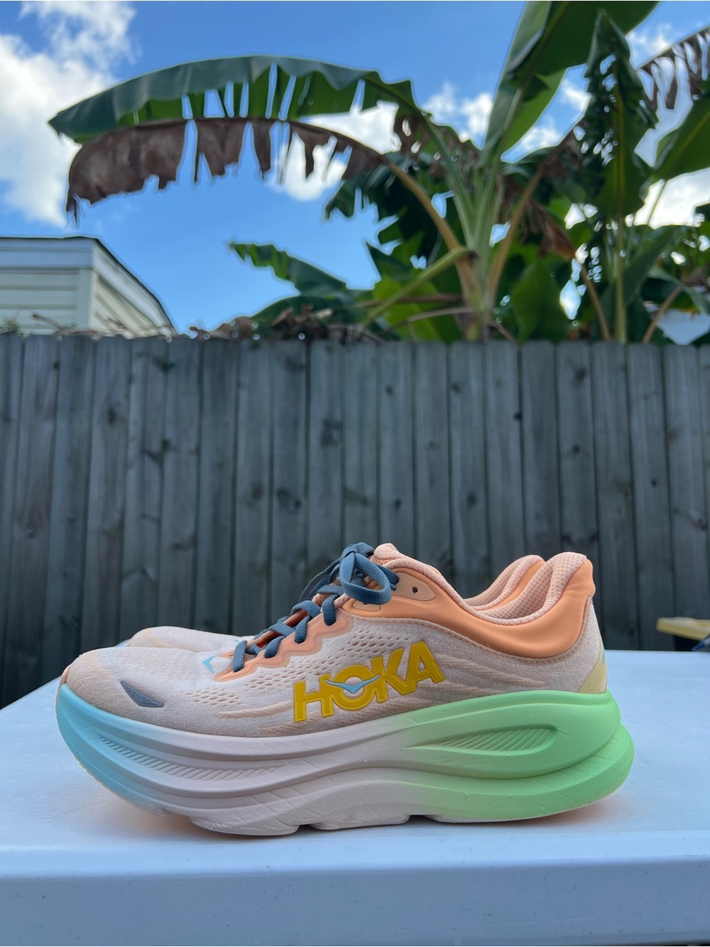 Men’s HOKA Bondi 9 Peach & Mint Running Shoes size 10